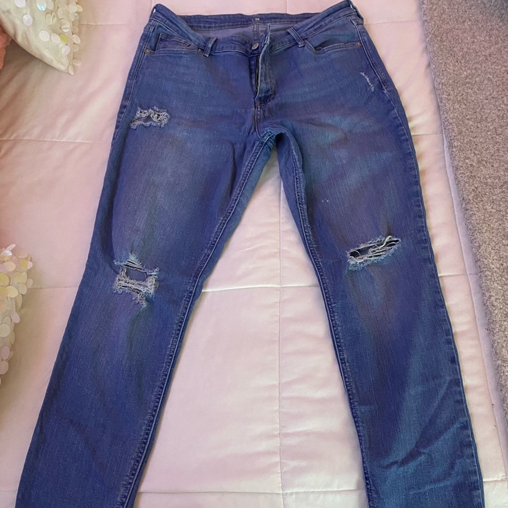 Size 14 ripped skinny jeans mid rise from old navy